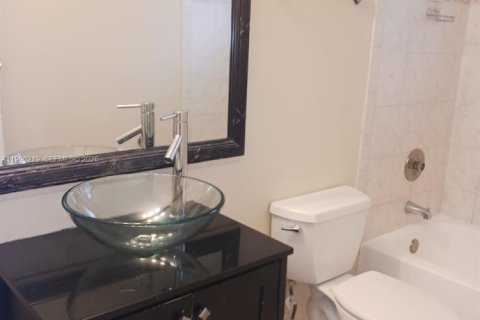 Condominio en alquiler en Pompano Beach, Florida, 2 dormitorios, 77.11 m2 № 2063226 - foto 8