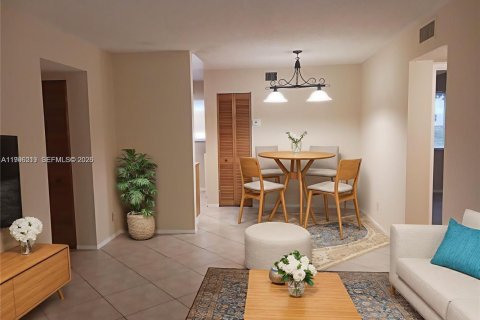 Condominio en alquiler en Pompano Beach, Florida, 2 dormitorios, 77.11 m2 № 2063226 - foto 3