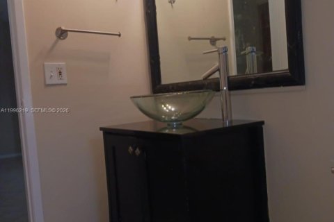 Condominio en alquiler en Pompano Beach, Florida, 2 dormitorios, 77.11 m2 № 2063226 - foto 9