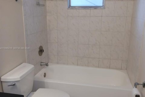 Condominio en alquiler en Pompano Beach, Florida, 2 dormitorios, 77.11 m2 № 2063226 - foto 7