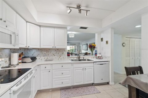 Condo in Altamonte Springs, Florida, 3 bedrooms  № 2195363 - photo 5