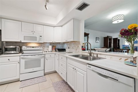 Condo in Altamonte Springs, Florida, 3 bedrooms  № 2195363 - photo 6