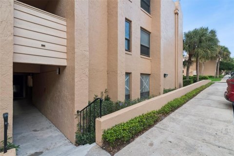 Condo in Altamonte Springs, Florida, 3 bedrooms  № 2195363 - photo 2
