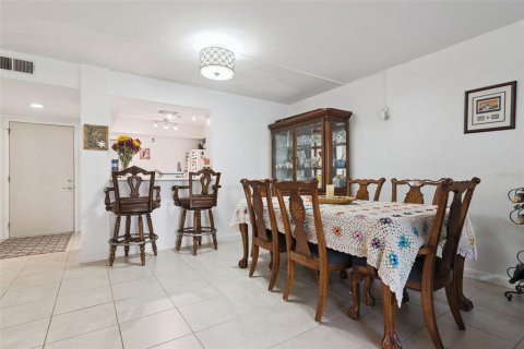 Condo in Altamonte Springs, Florida, 3 bedrooms  № 2195363 - photo 4