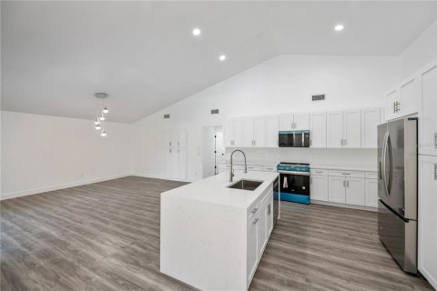 House in Port Charlotte, Florida 4 bedrooms, 202.71 sq.m. № 1858099 - photo 24