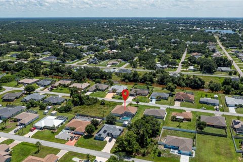 House in Port Charlotte, Florida 4 bedrooms, 202.71 sq.m. № 1858099 - photo 8