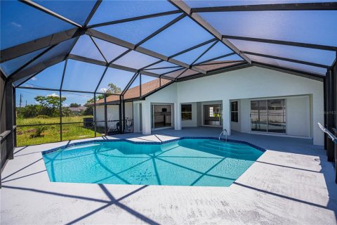 House in Port Charlotte, Florida 4 bedrooms, 202.71 sq.m. № 1858099 - photo 2