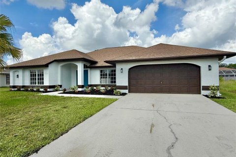 House in Port Charlotte, Florida 4 bedrooms, 202.71 sq.m. № 1858099 - photo 3