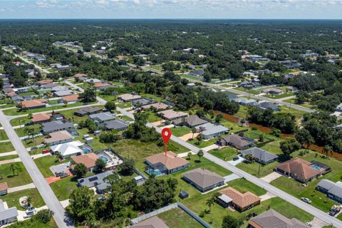 House in Port Charlotte, Florida 4 bedrooms, 202.71 sq.m. № 1858099 - photo 7