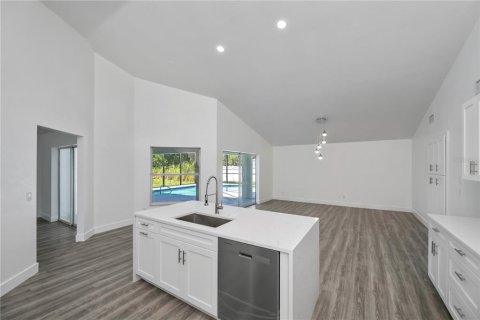 House in Port Charlotte, Florida 4 bedrooms, 202.71 sq.m. № 1858099 - photo 25