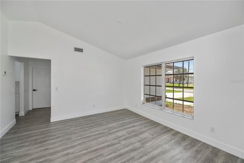 House in Port Charlotte, Florida 4 bedrooms, 202.71 sq.m. № 1858099 - photo 14