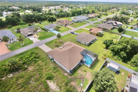 House in Port Charlotte, Florida 4 bedrooms, 202.71 sq.m. № 1858099 - photo 4
