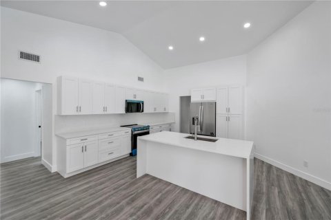 House in Port Charlotte, Florida 4 bedrooms, 202.71 sq.m. № 1858099 - photo 19