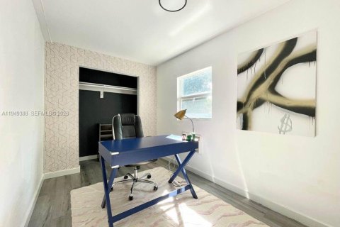 Commercial property in Biscayne Park, Florida 175.77 sq.m. № 2007140 - photo 17