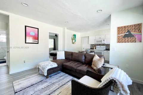 Commercial property in Biscayne Park, Florida 175.77 sq.m. № 2007140 - photo 13