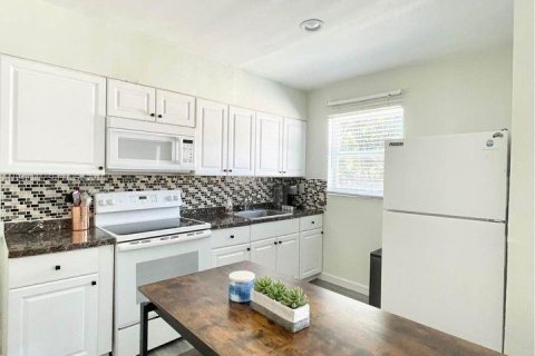 Commercial property in Biscayne Park, Florida 175.77 sq.m. № 2007140 - photo 14