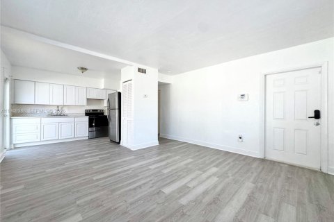 Commercial property in Biscayne Park, Florida 175.77 sq.m. № 2007140 - photo 5