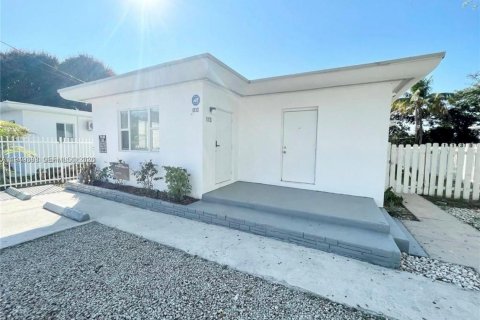 Commercial property in Biscayne Park, Florida 175.77 sq.m. № 2007140 - photo 4