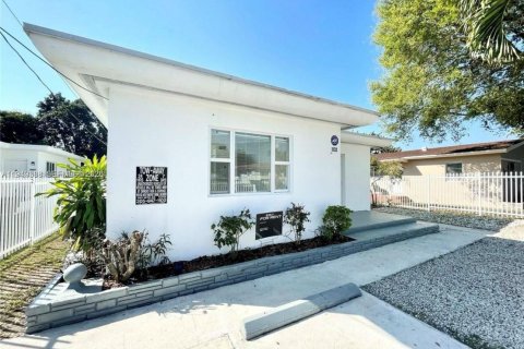 Commercial property in Biscayne Park, Florida 175.77 sq.m. № 2007140 - photo 2