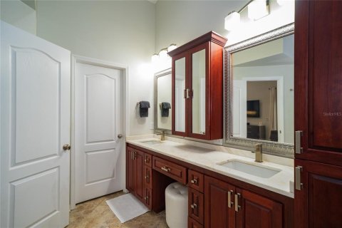 House in Lutz, Florida 3 bedrooms, 290.78 sq.m. № 1736262 - photo 14