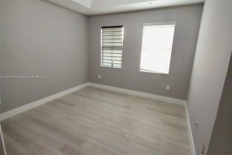Condo in Doral, Florida, 3 bedrooms  № 1921849 - photo 13