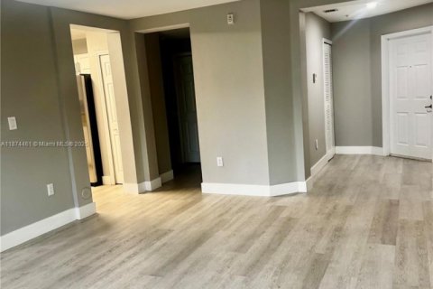 Condo in Doral, Florida, 3 bedrooms  № 1921849 - photo 8