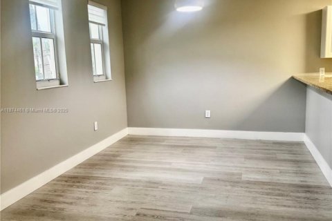Condo in Doral, Florida, 3 bedrooms  № 1921849 - photo 16