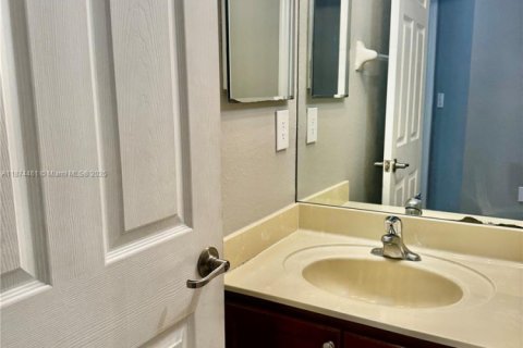 Condo in Doral, Florida, 3 bedrooms  № 1921849 - photo 14