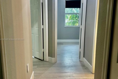 Condo in Doral, Florida, 3 bedrooms  № 1921849 - photo 12