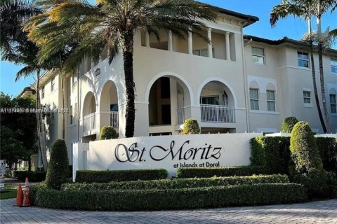 Condo in Doral, Florida, 3 bedrooms  № 1921849 - photo 1