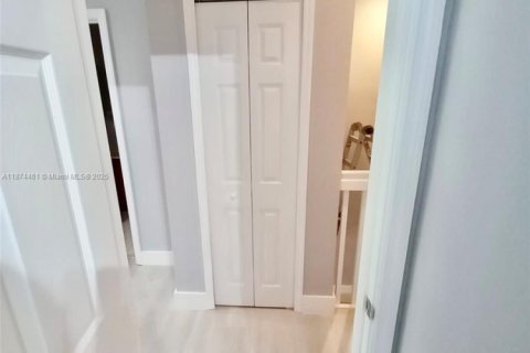 Condo in Doral, Florida, 3 bedrooms  № 1921849 - photo 11