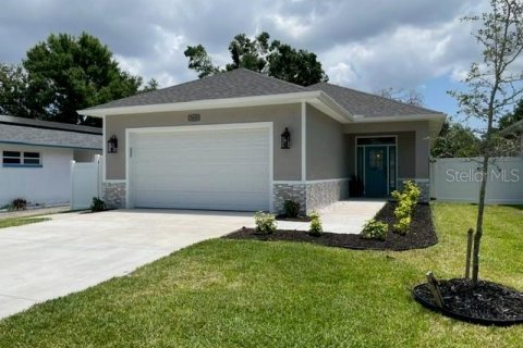 House in Pinellas Park, Florida 3 bedrooms, 162.02 sq.m. № 1685173 - photo 2