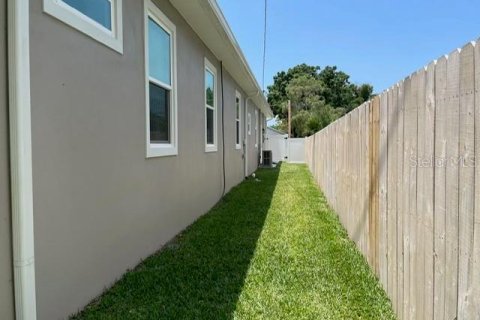 House in Pinellas Park, Florida 3 bedrooms, 162.02 sq.m. № 1685173 - photo 8