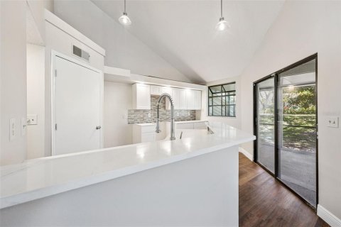 Townhouse in Port Richey, Florida 2 bedrooms, 146.79 sq.m. № 1602308 - photo 11