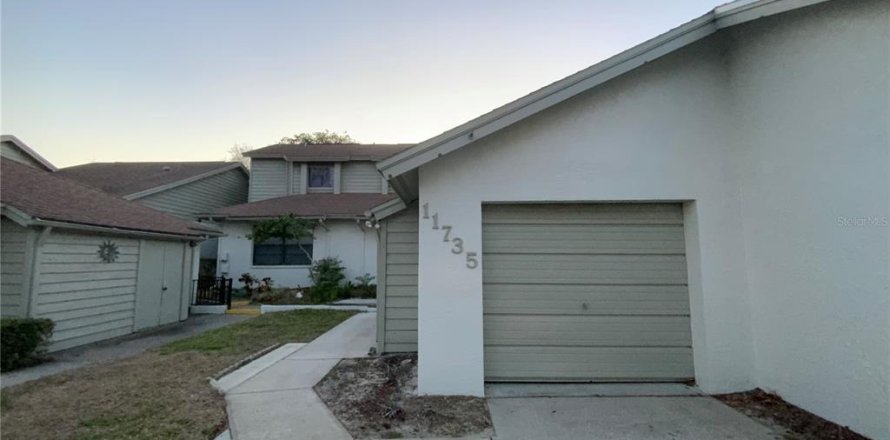 Townhouse in Port Richey, Florida 2 bedrooms, 146.79 sq.m. № 1602308