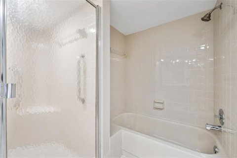 Townhouse in Port Richey, Florida 2 bedrooms, 146.79 sq.m. № 1602308 - photo 21