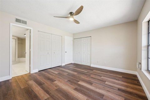 Townhouse in Port Richey, Florida 2 bedrooms, 146.79 sq.m. № 1602308 - photo 18
