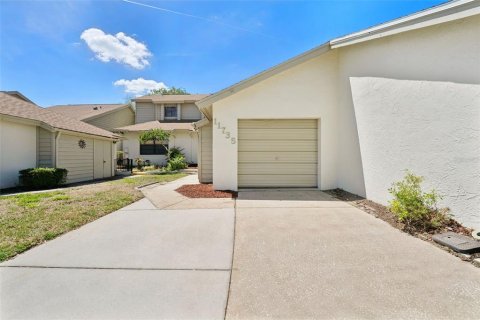 Townhouse in Port Richey, Florida 2 bedrooms, 146.79 sq.m. № 1602308 - photo 2