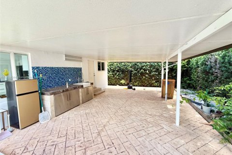 House in Miami, Florida 5 bedrooms, 118.91 sq.m. № 1961026 - photo 10