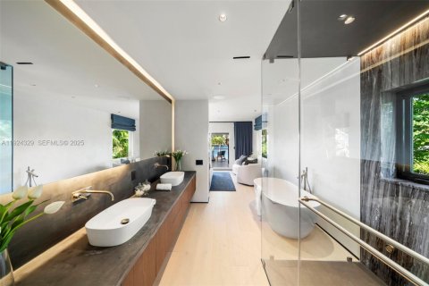 Снять в аренду виллу или дом в Майами-Бич, Флорида 4 спальни, 343.92м2, № 1982611 - фото 19