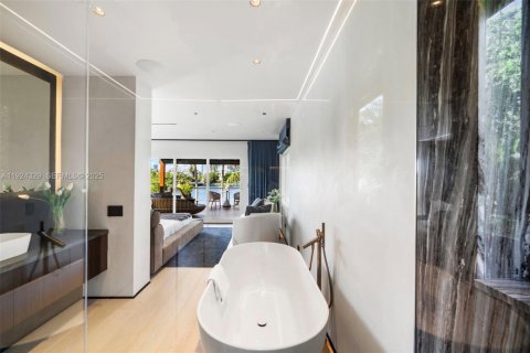 Снять в аренду виллу или дом в Майами-Бич, Флорида 4 спальни, 343.92м2, № 1982611 - фото 18