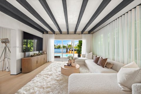 Снять в аренду виллу или дом в Майами-Бич, Флорида 4 спальни, 343.92м2, № 1982611 - фото 7