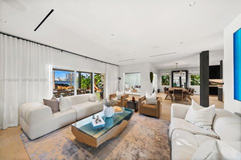 Снять в аренду виллу или дом в Майами-Бич, Флорида 4 спальни, 343.92м2, № 1982611 - фото 4