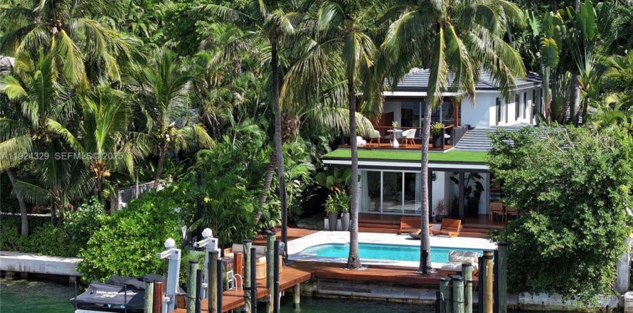 Дом в Майами-Бич, Флорида 4 спальни, 343.92м2 № 1982611