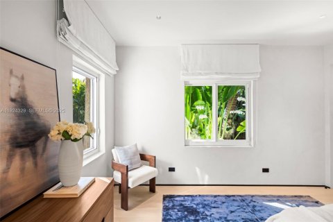 Снять в аренду виллу или дом в Майами-Бич, Флорида 4 спальни, 343.92м2, № 1982611 - фото 29