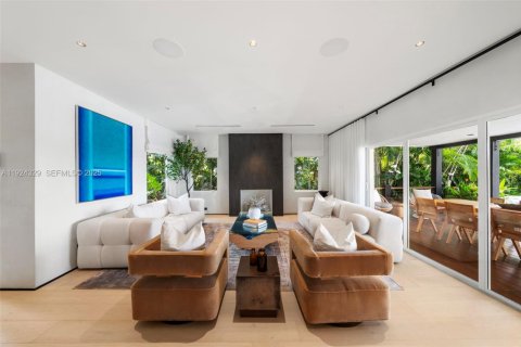 Снять в аренду виллу или дом в Майами-Бич, Флорида 4 спальни, 343.92м2, № 1982611 - фото 3