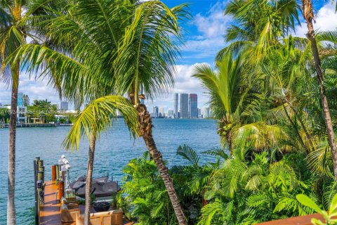 Снять в аренду виллу или дом в Майами-Бич, Флорида 4 спальни, 343.92м2, № 1982611 - фото 15