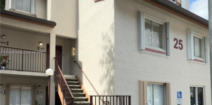 Кондоминиум с 3 спальнями в Майами, Флорида № 2016431