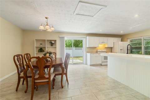 House in Zephyrhills, Florida 3 bedrooms, 151.62 sq.m. № 1776812 - photo 20