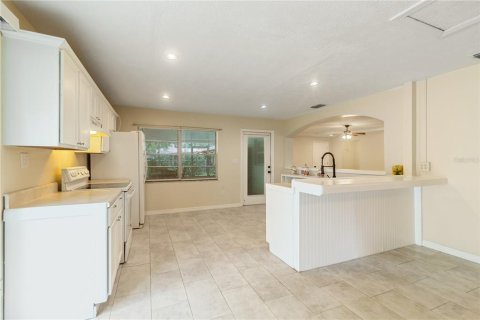 House in Zephyrhills, Florida 3 bedrooms, 151.62 sq.m. № 1776812 - photo 25